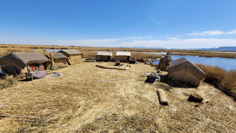 ISLA DE LOS UROS